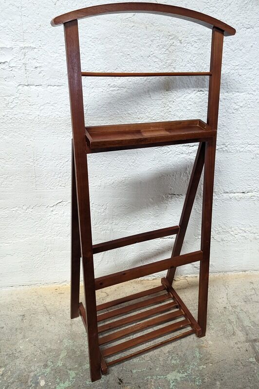 Foldable vintage valet