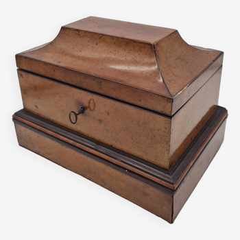 Jewelry box or secret drawer box with its key from the Napoleonic period