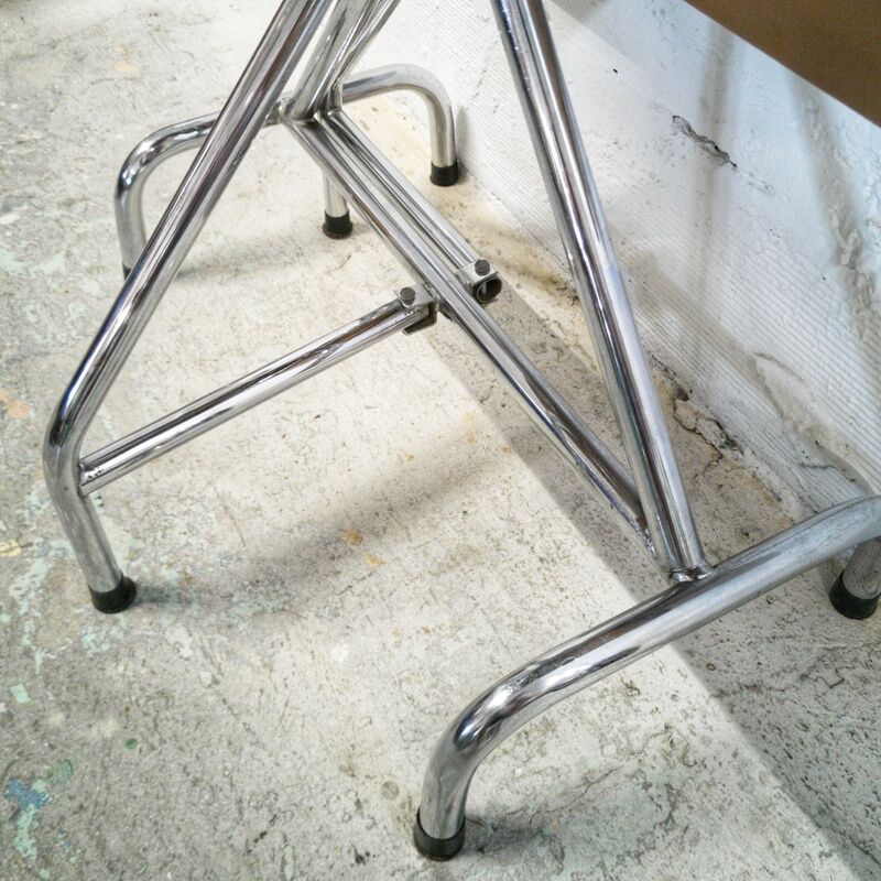 Folding table in formica