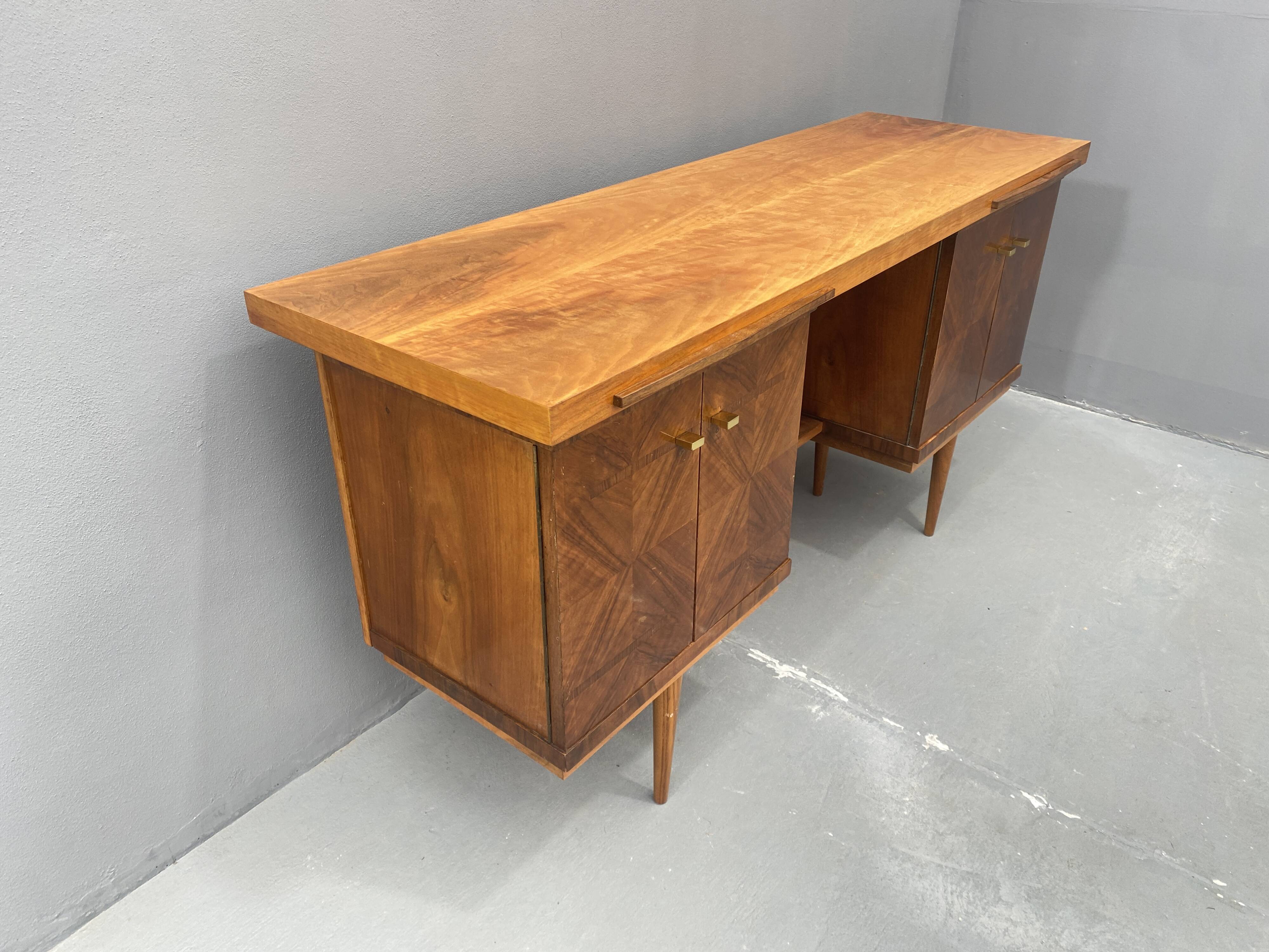 Bureau en noyer du milieu du siècle, années 1970, Tchécoslovaquie