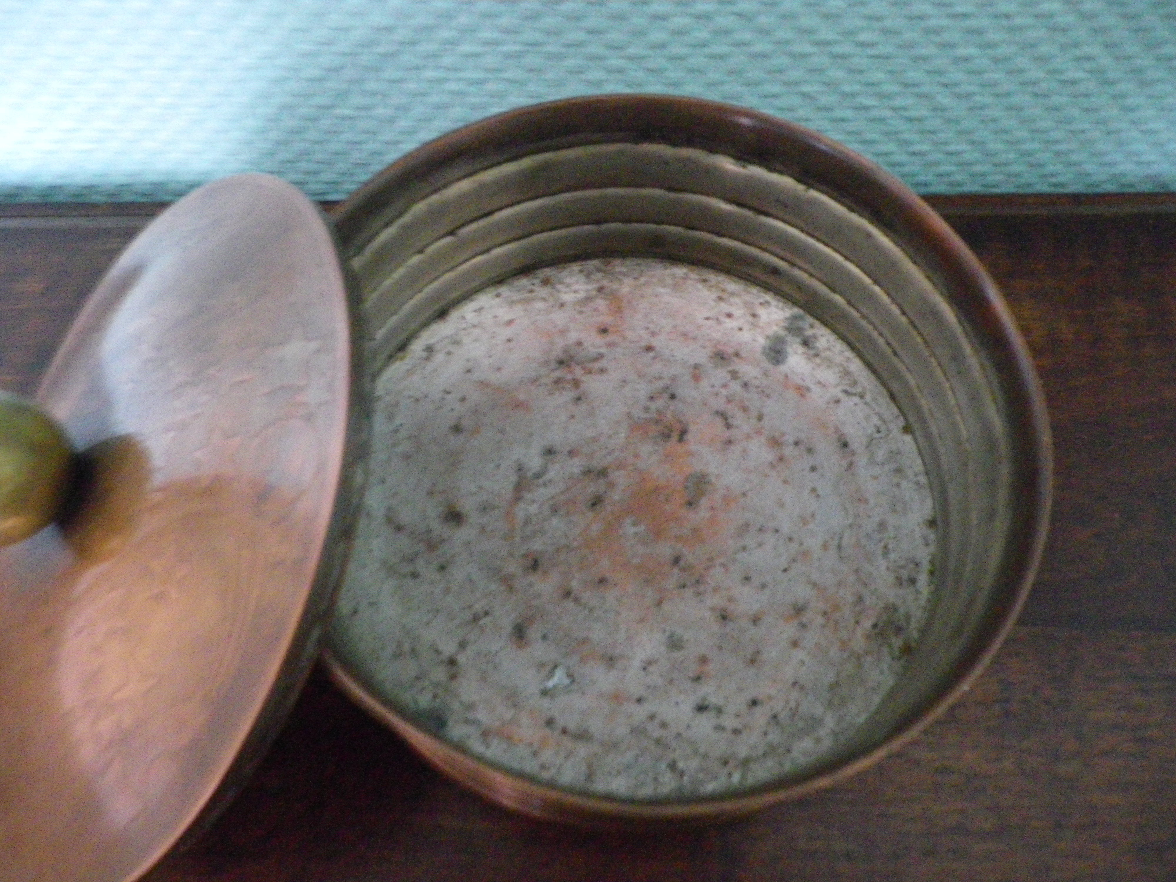 Empty pocket with its copper and metal incubator