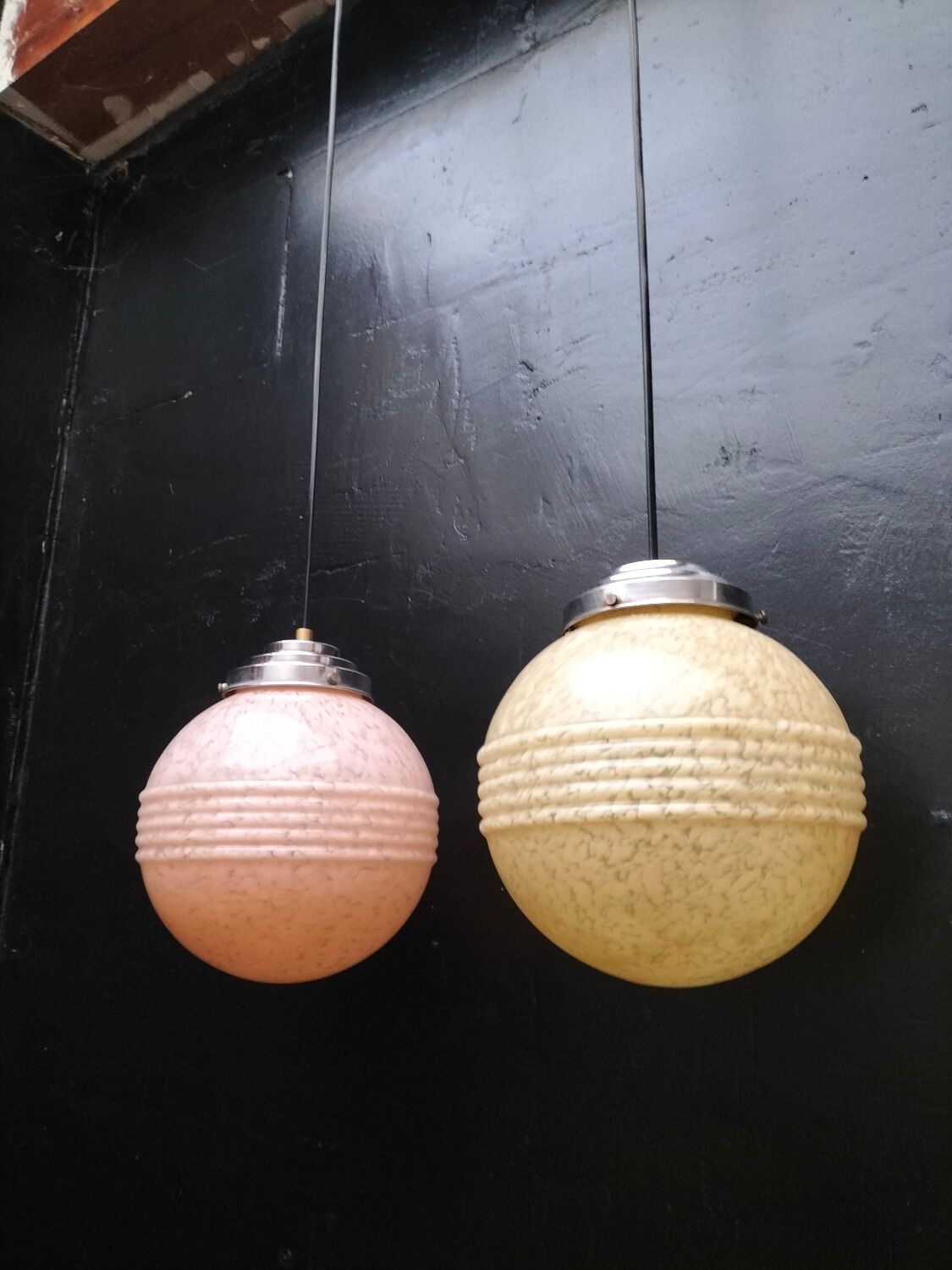 2 glass suspensions from Clichy