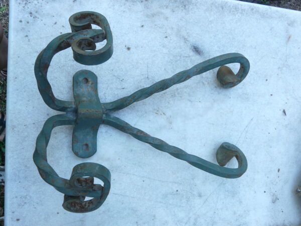 2 porte manteau mural en fer forgé à 4 patères