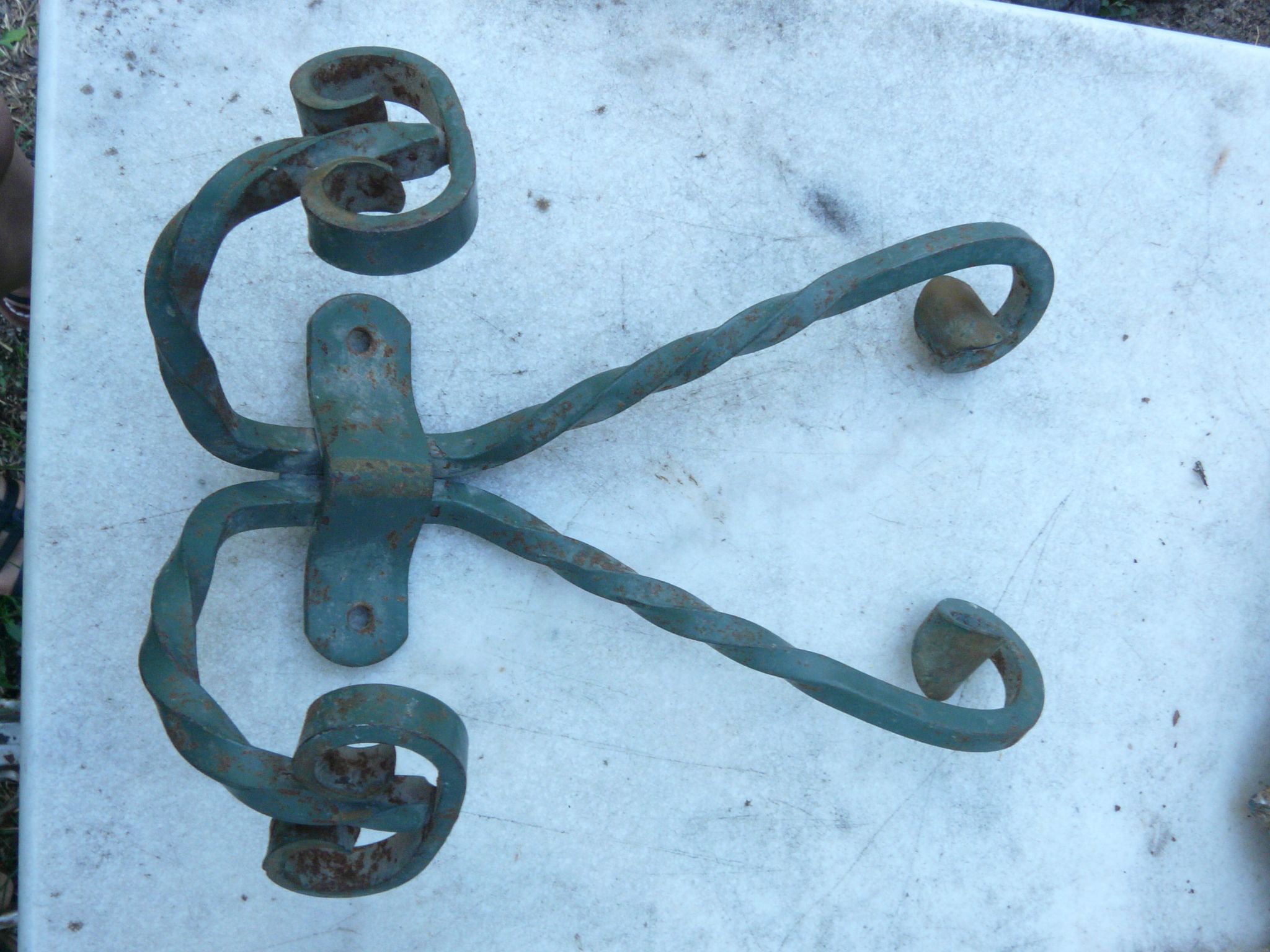 2 wall coat rack in wrought iron with 4 hooks