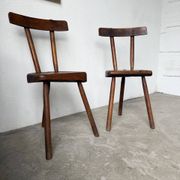 Paire de chaises tripodes savoyardes art populaire chêne