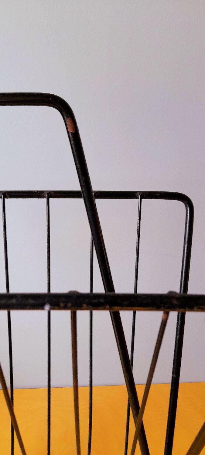 Metal magazine holder