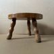 Petit tabouret en bois massif
