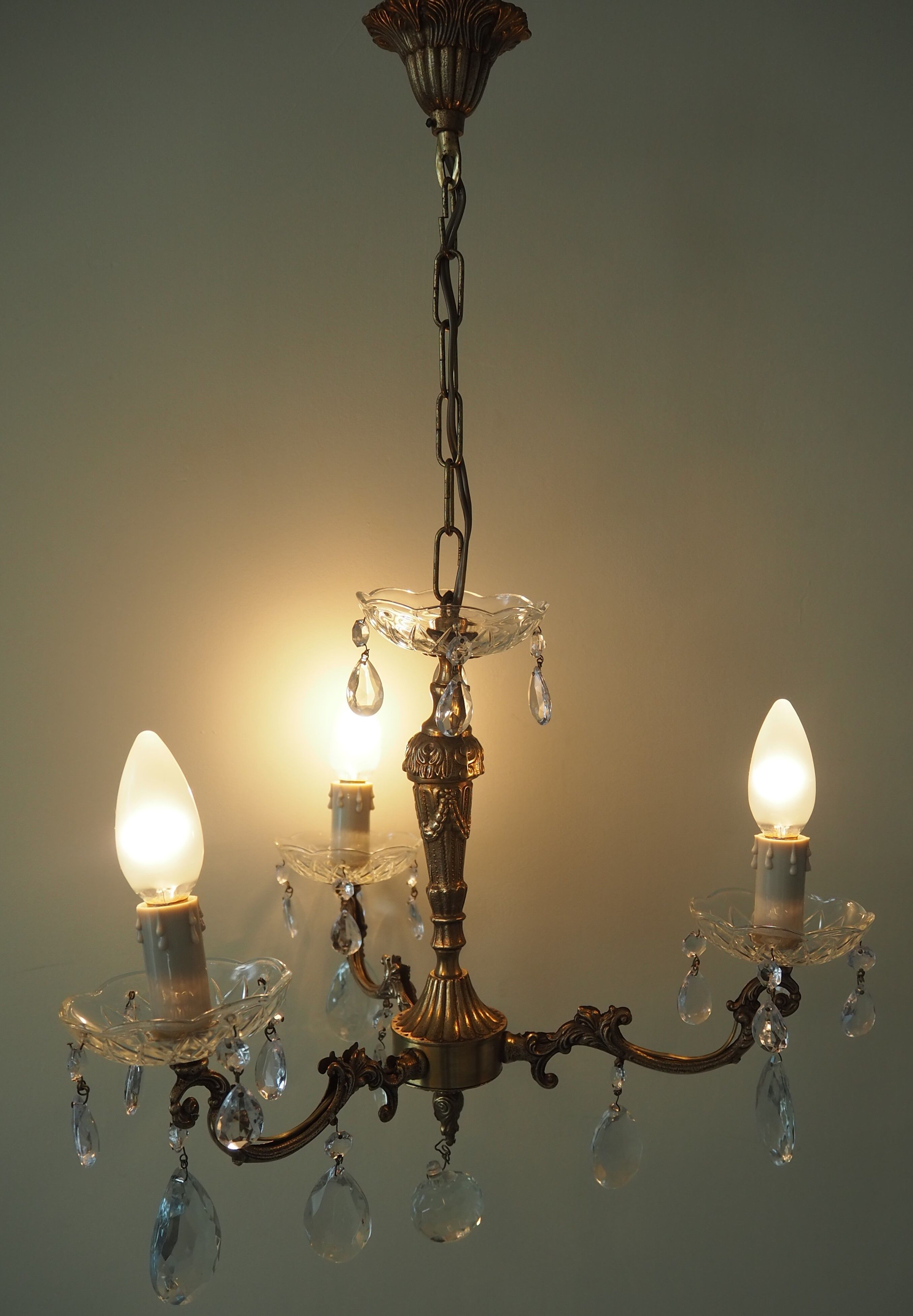Cast bronze chandelier and crystal tassels – 3 fires