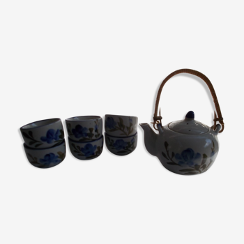 Teapot set vintage cups