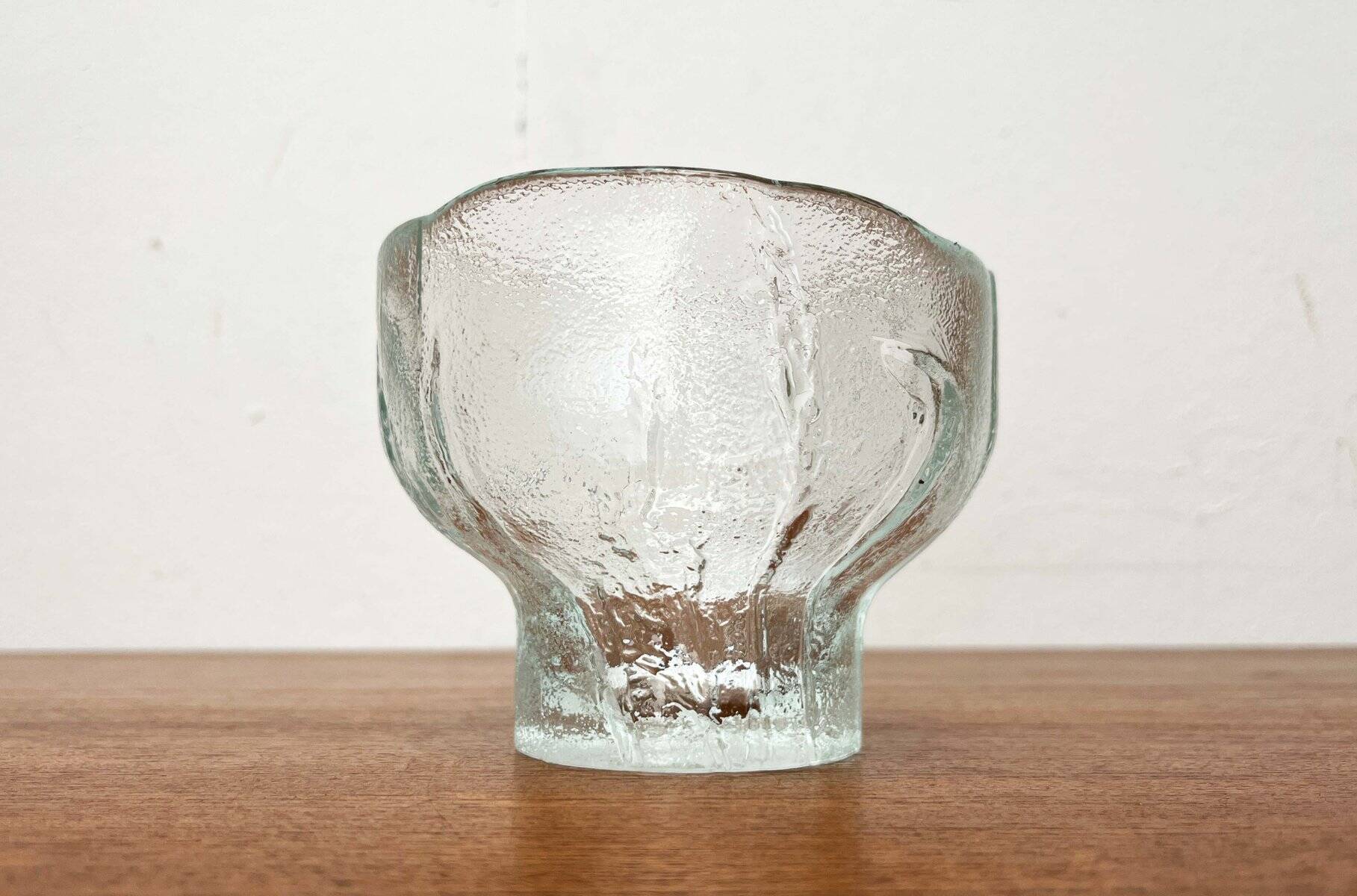 Modern glass bowl from the mid-century by Heiniä Kainalossa for Humppila, Finland, 1960s.
