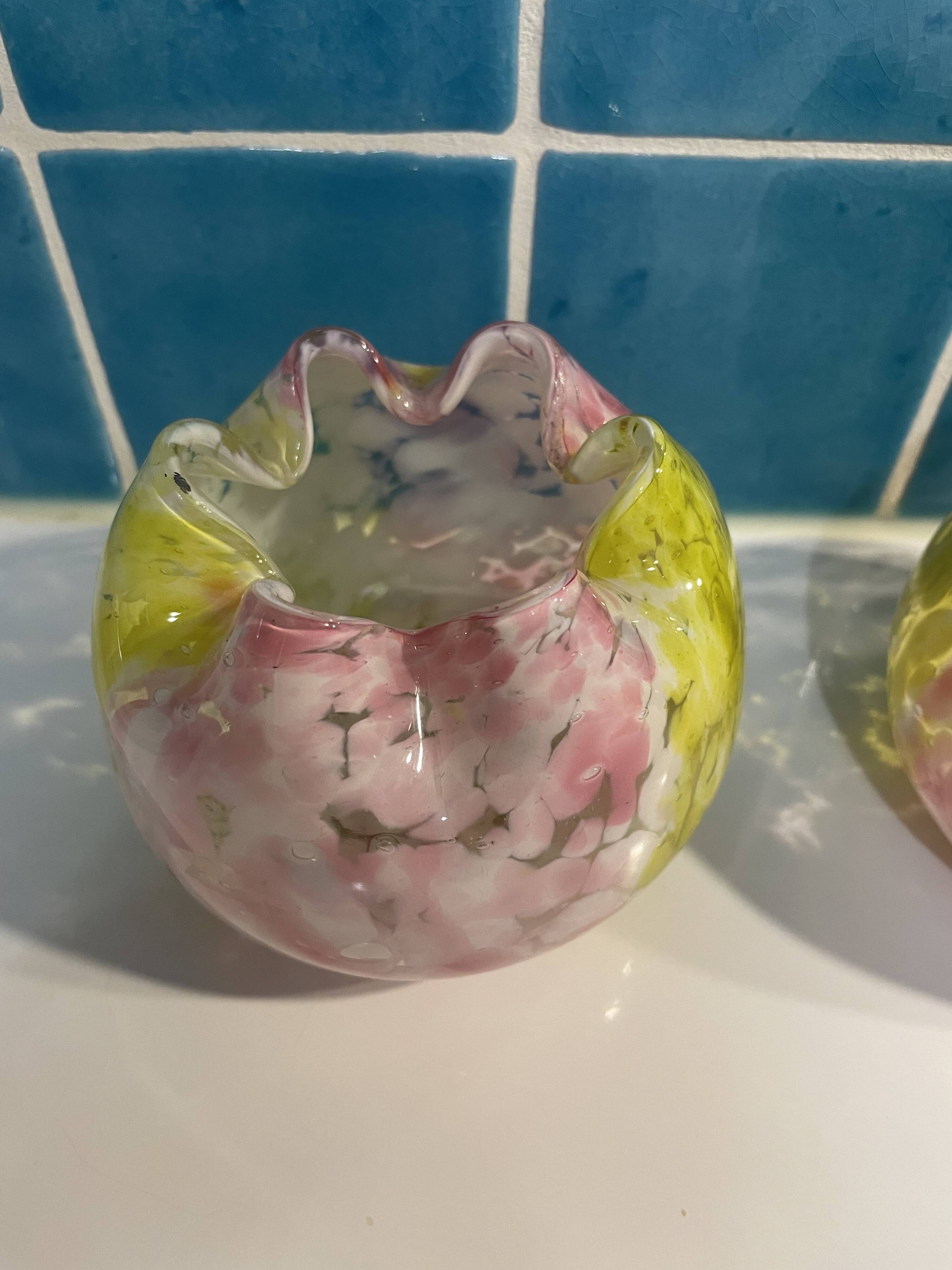 2 vases en verre soufflé datant des années 70