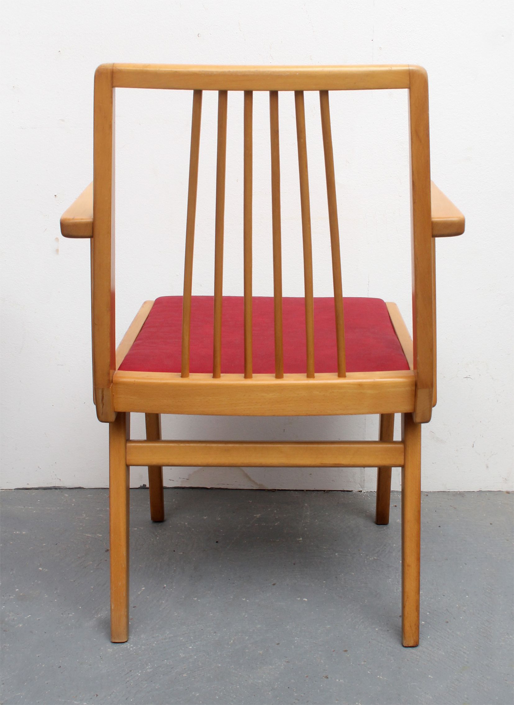 Fauteuil des années 1950 en bois de hêtre