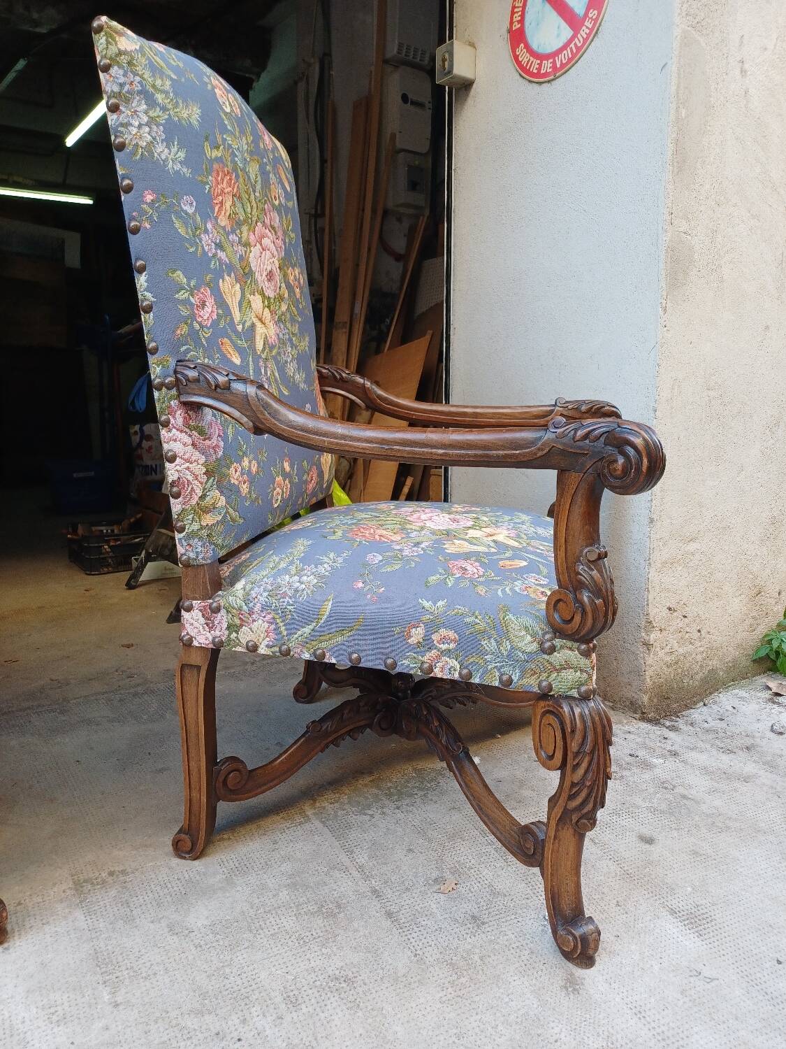 Pair of large antique Baroque style armchairs, in perfect condition.