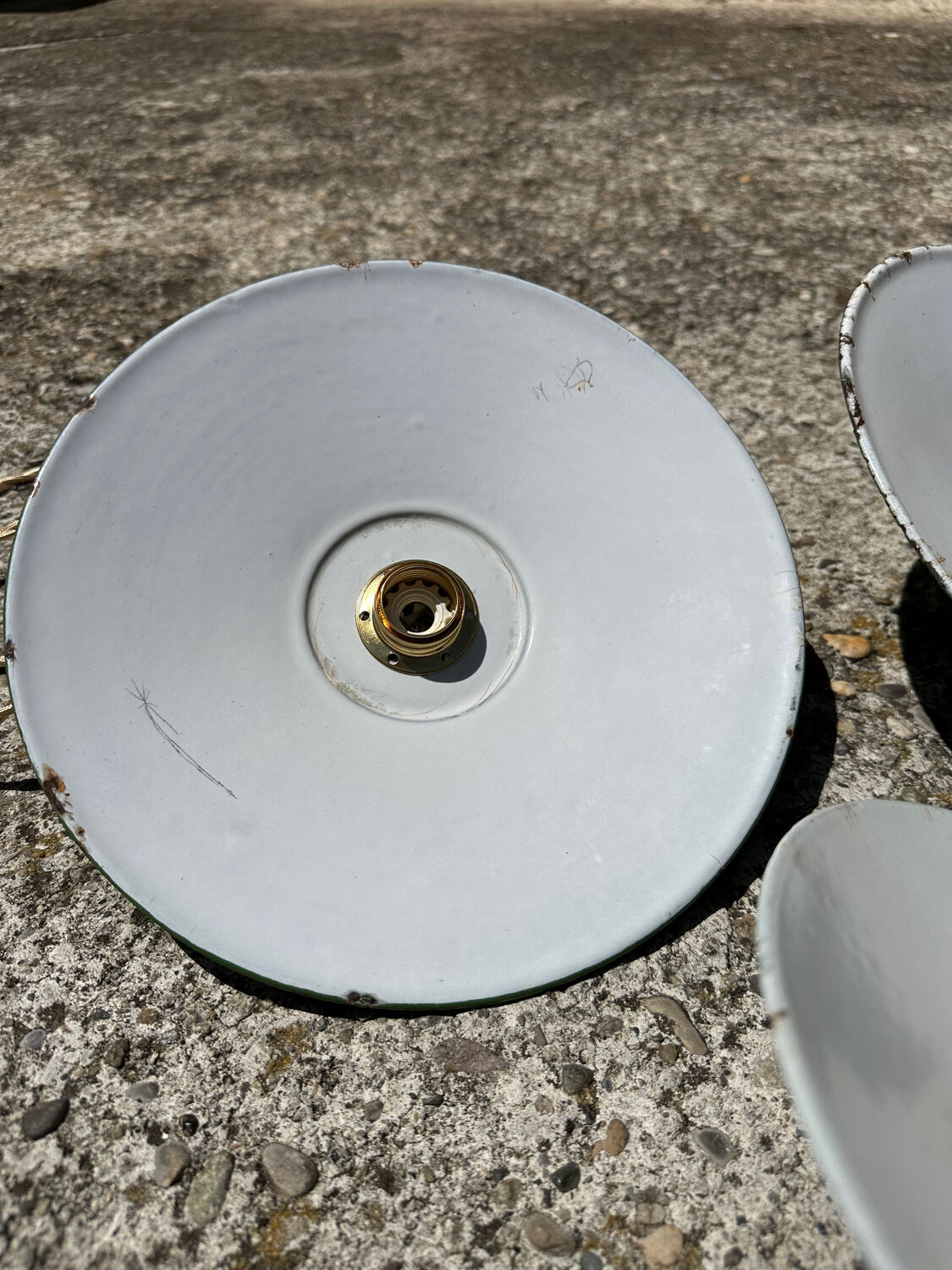 Trio of vintage suspension in green and white enamelled sheet metal indus old farm