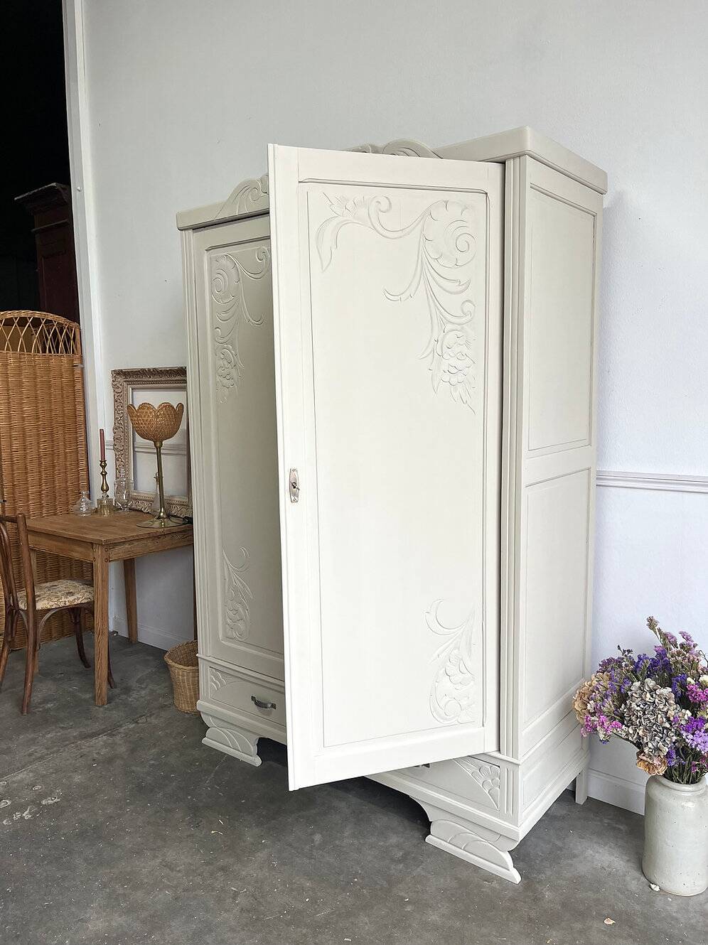 Armoire art déco grège