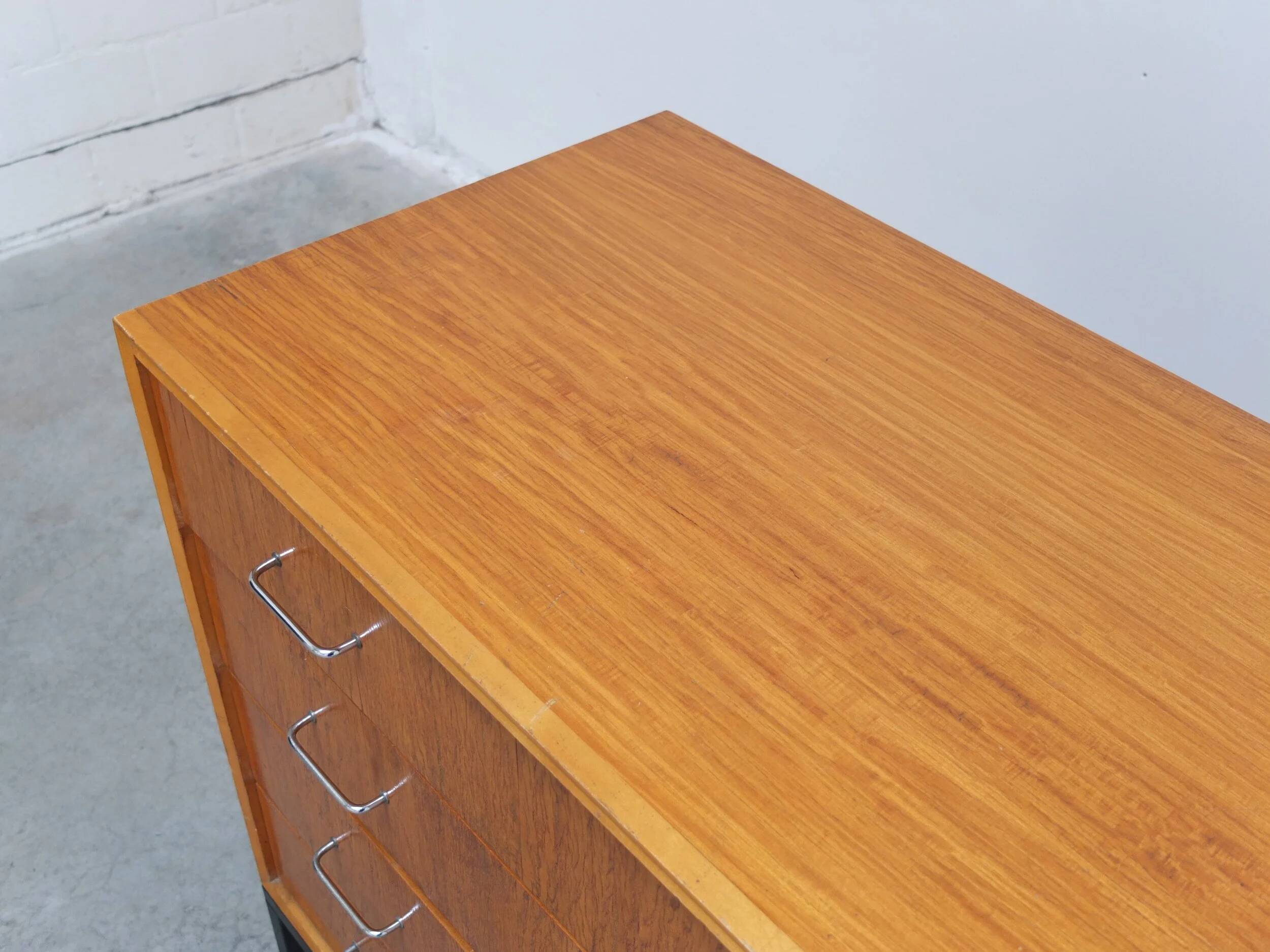 Commode des années 50 dans le style de Jos De Mey.