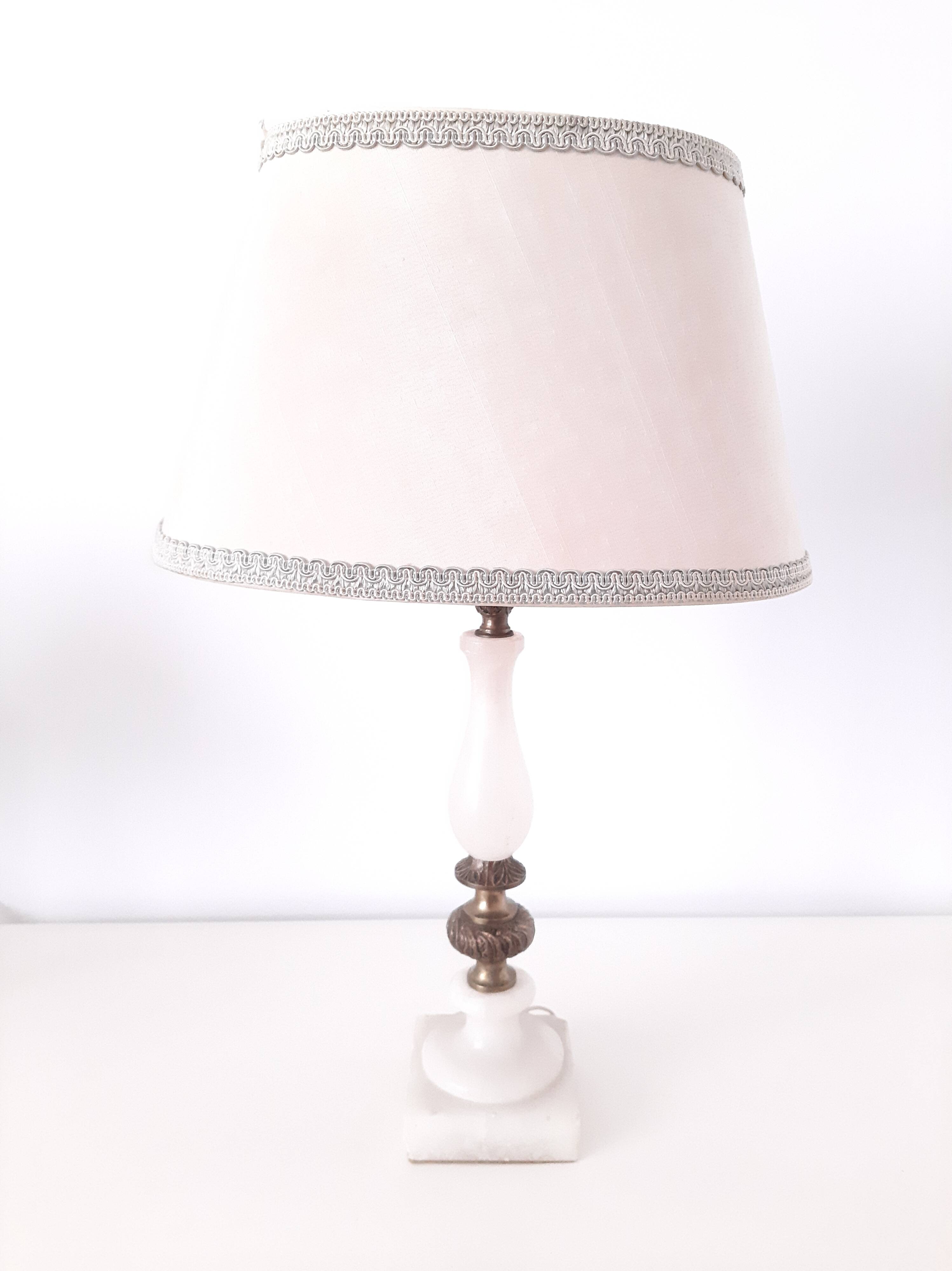 Brass and alabaster laying lamp