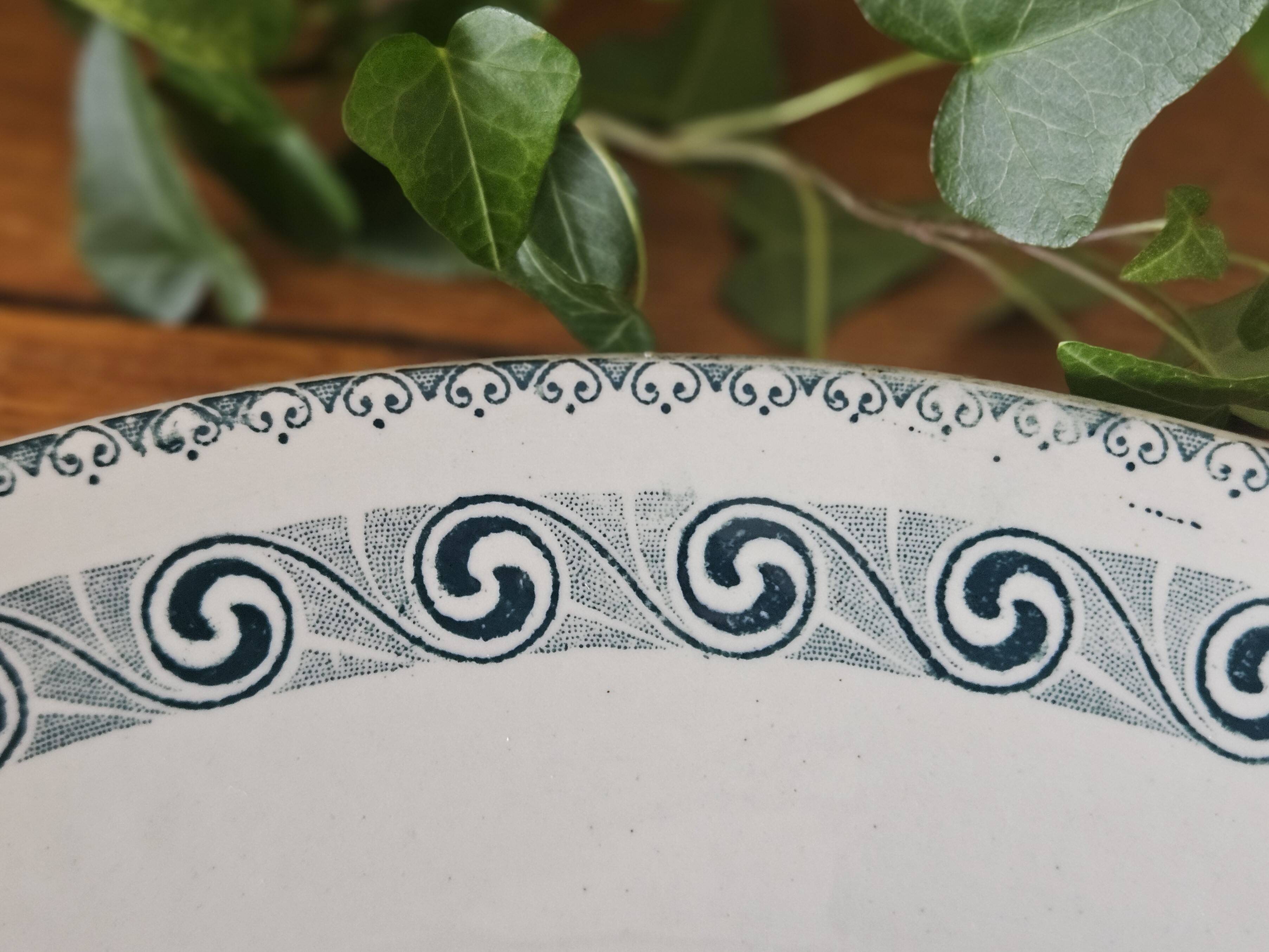 Antique serving dish in Saint-Amand earthenware (Nord)