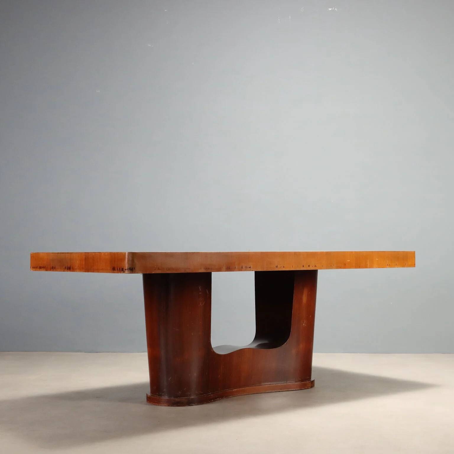 Table en bois plaqué des années 1950