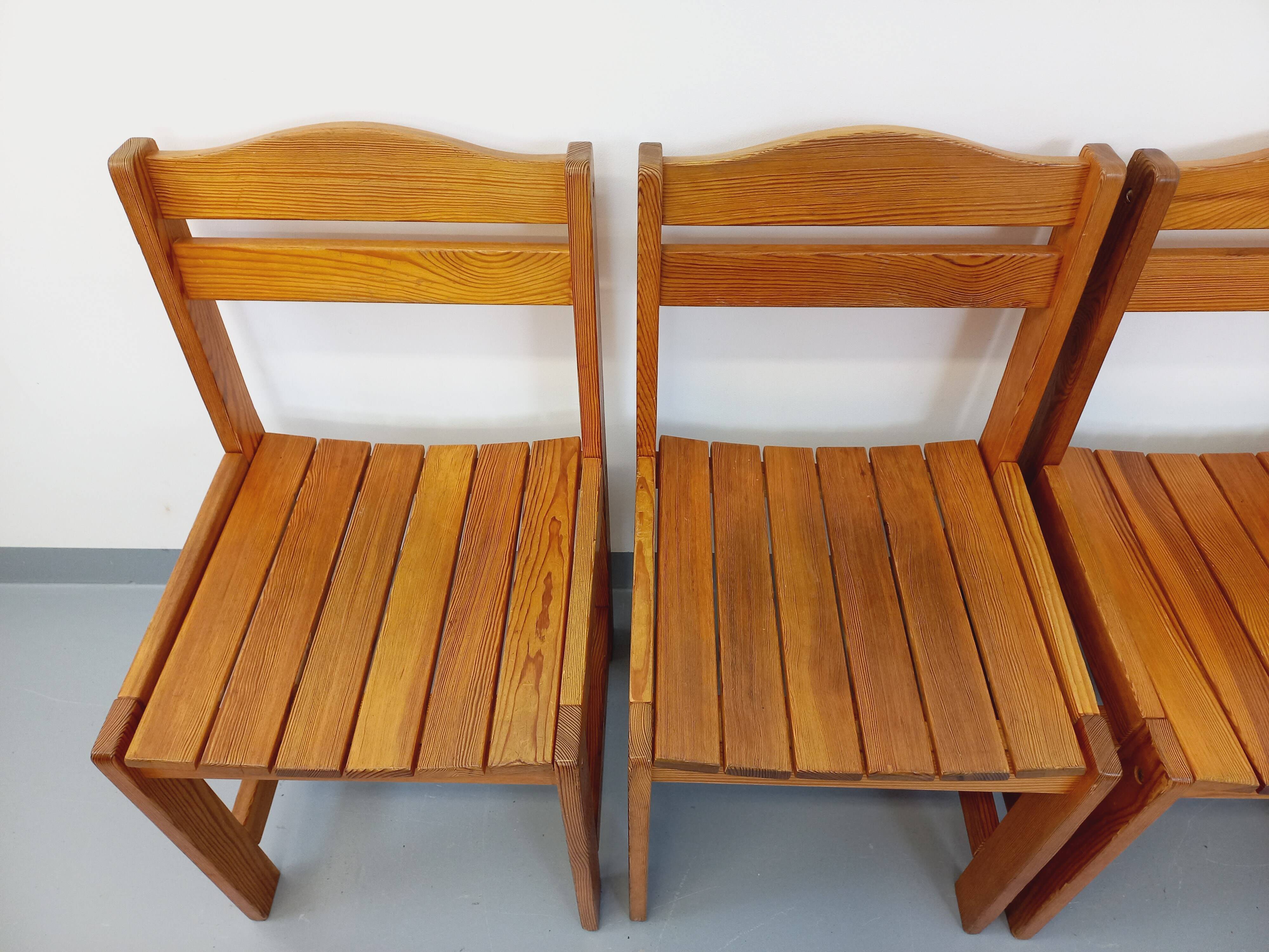 Set of 4 vintage pine chairs from the 70s