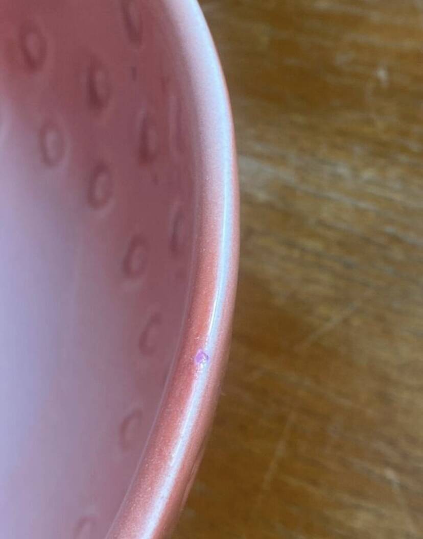 Strawberry-shaped earthenware salad bowl
