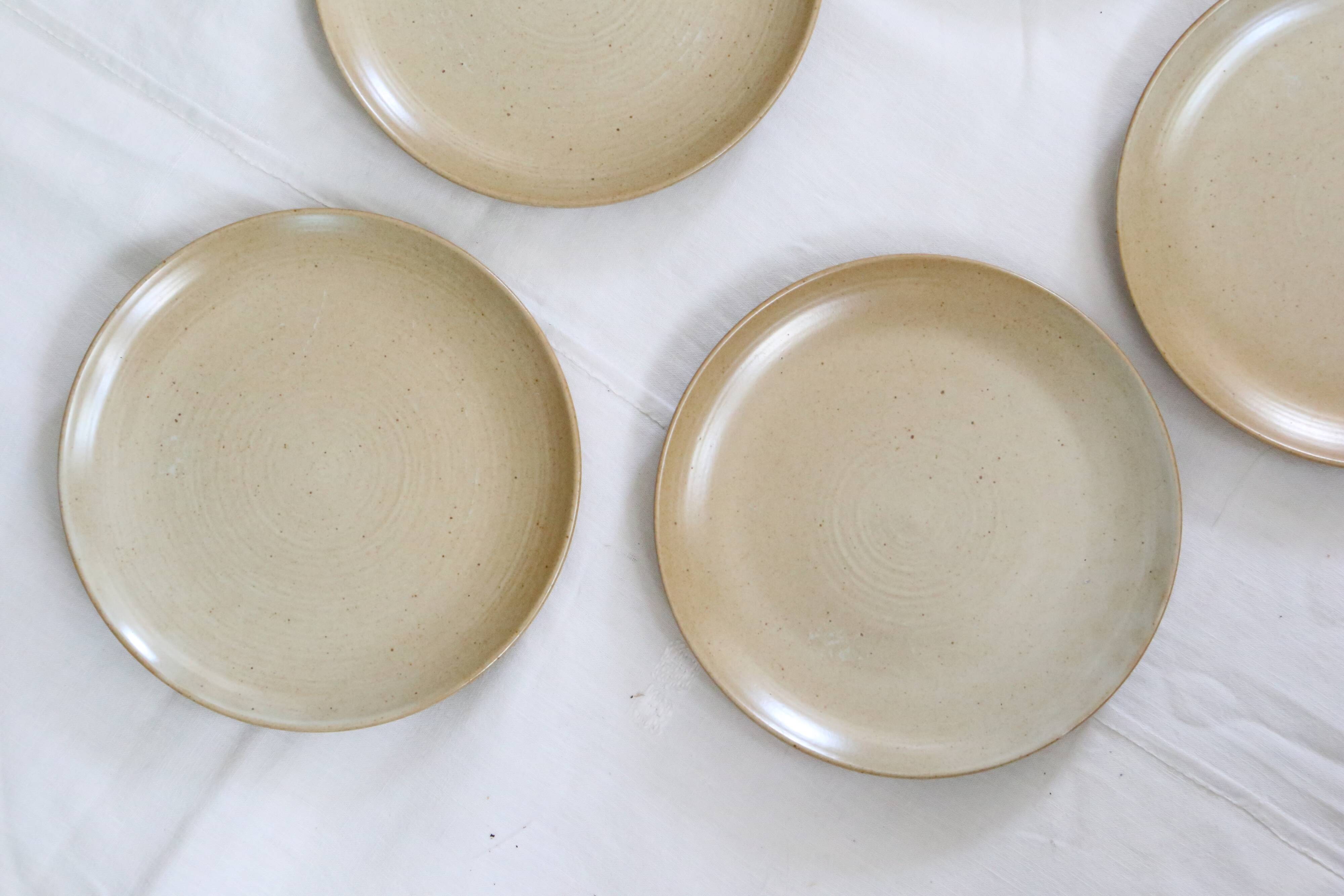 Set of 6 flat plates in sandstone, Sandstone village, vintage French
