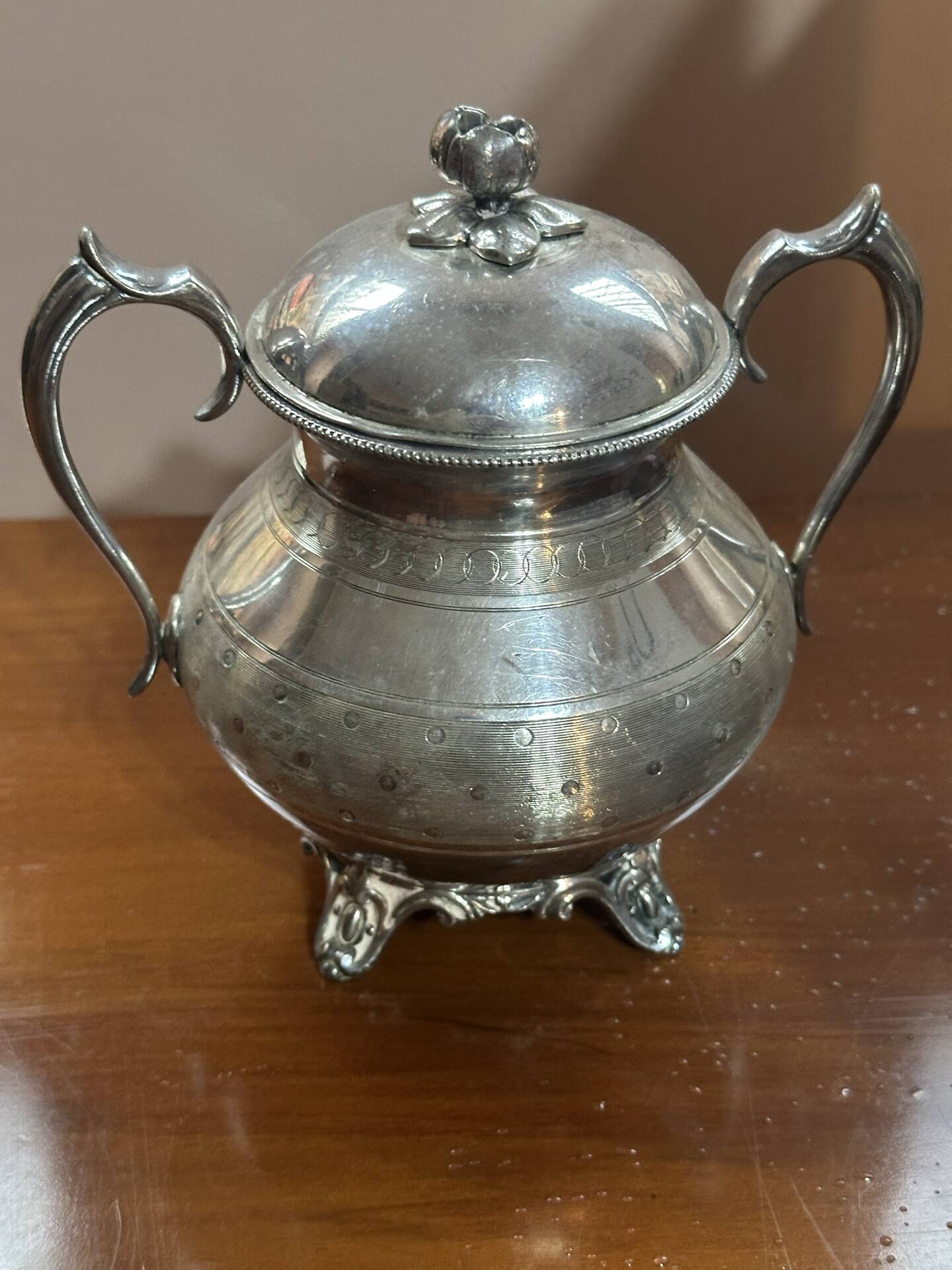 Silver-plated metal sugar bowl from the Art Nouveau period.
