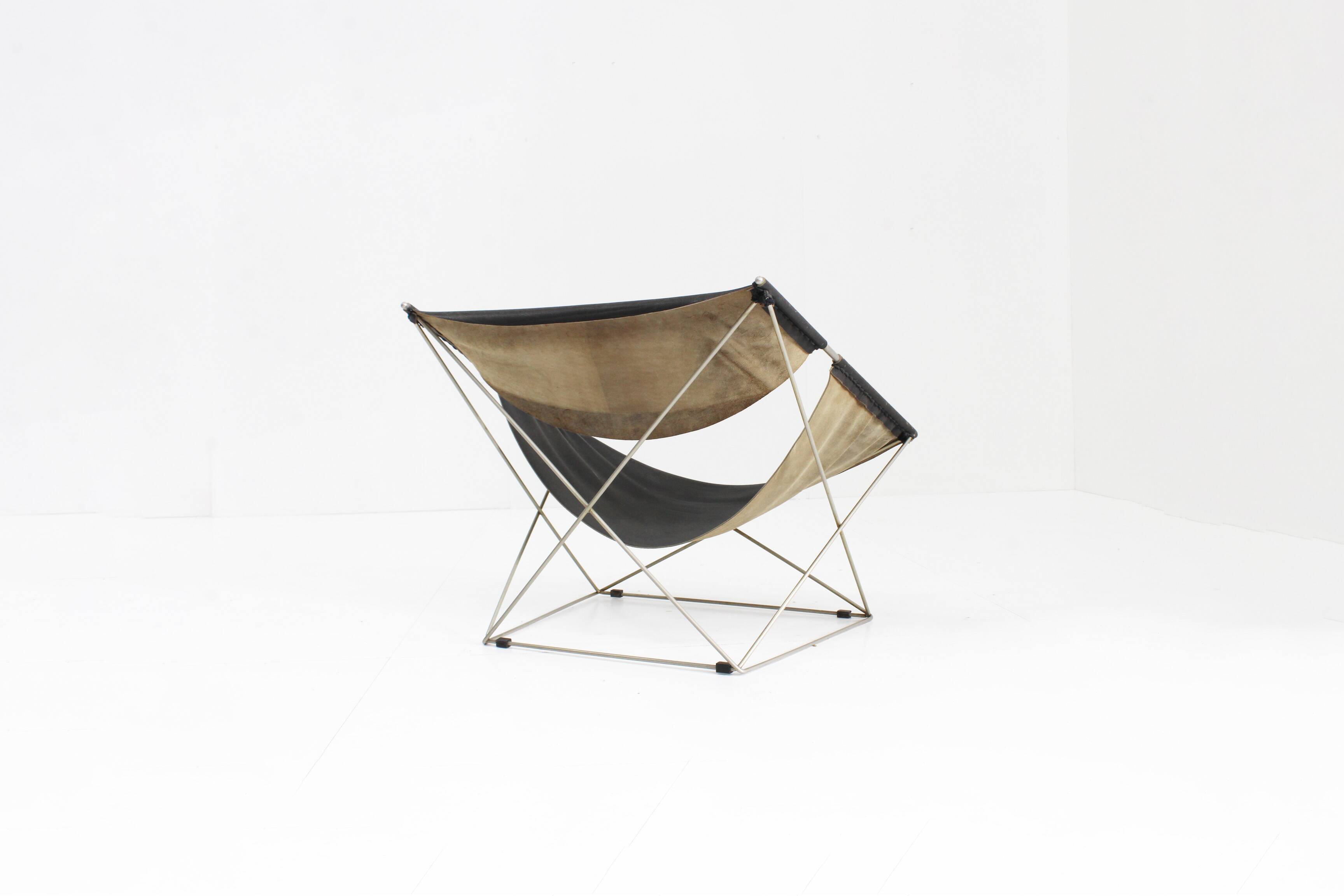 Fauteuil lounge Butterfly Artifort F675 par Pierre Paulin