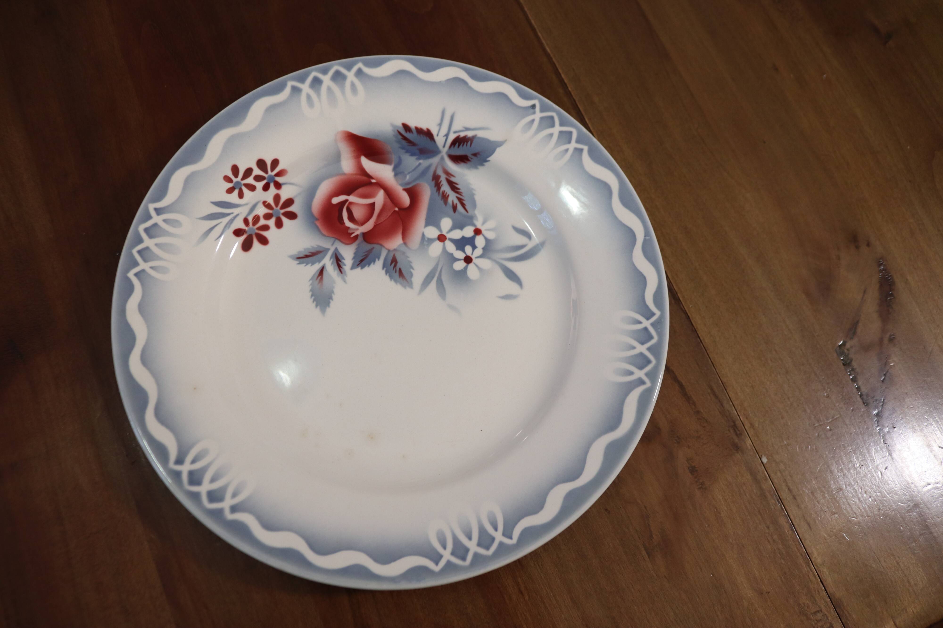 Plates Digoin Sarreguemines, St Amand and Moulin des loups