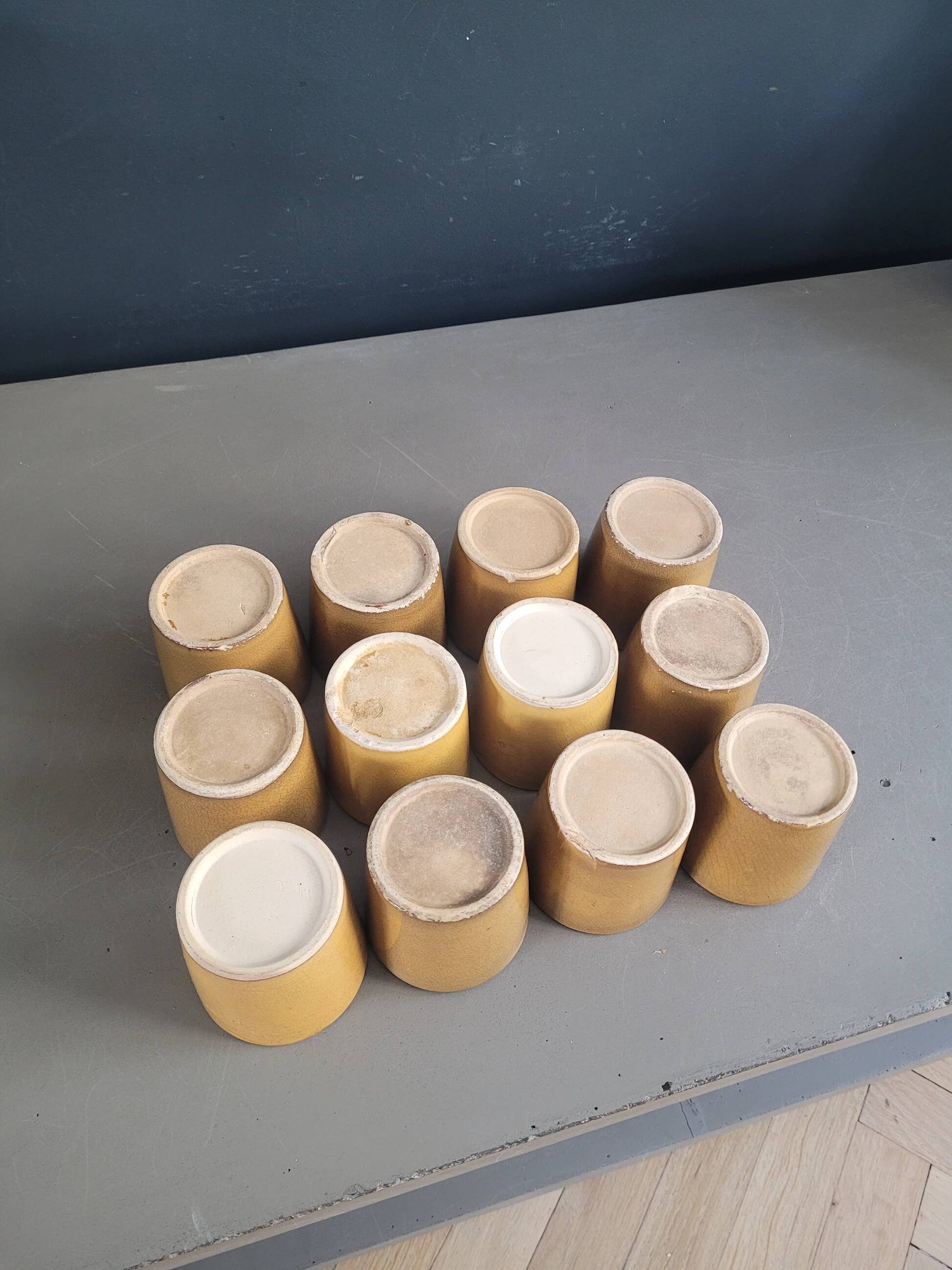 Set of 12 mustard ceramic cups