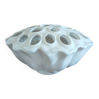 Flower vase in white porcelain