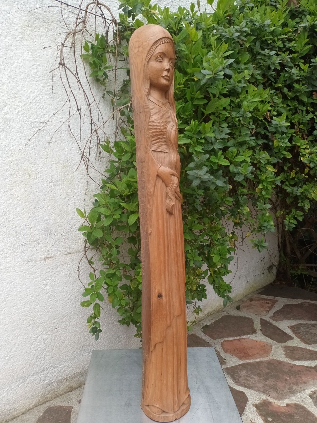 Young woman sculpture by Ray Boterf