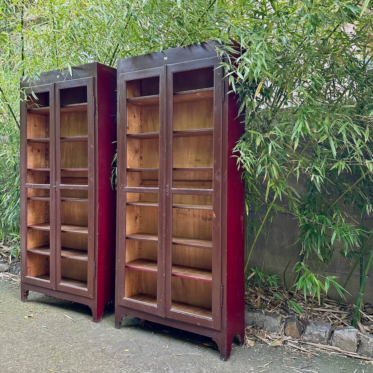 Italian Brown and Burgundy Lacquered Display Cabinets, 1890s, Set of 2