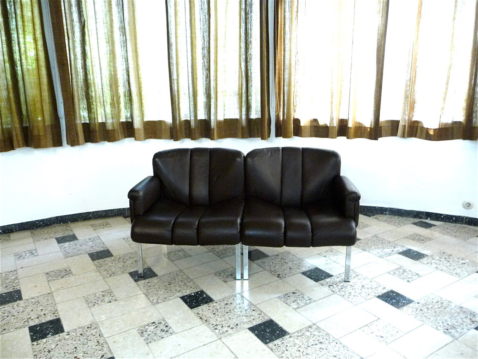 Canapé deux places 'Eurochair' marron foncé de Girsberger, Allemagne de l'Ouest, années 1970.
