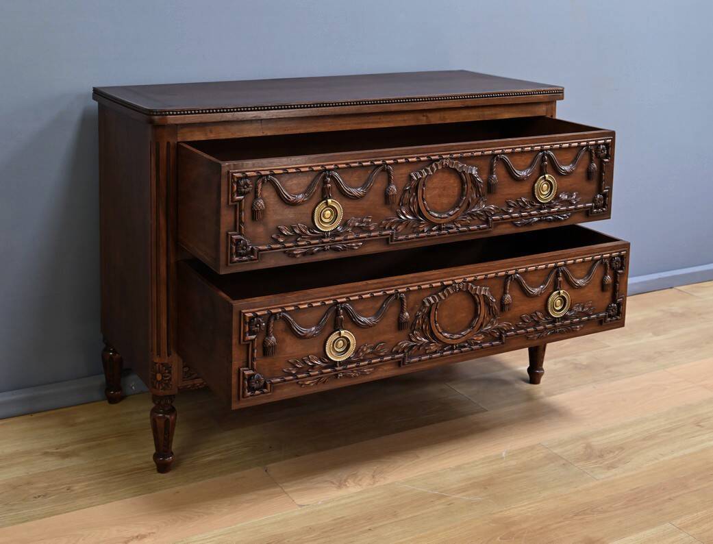 Walnut chest of drawers, Louis XVI style – Mid-20th century