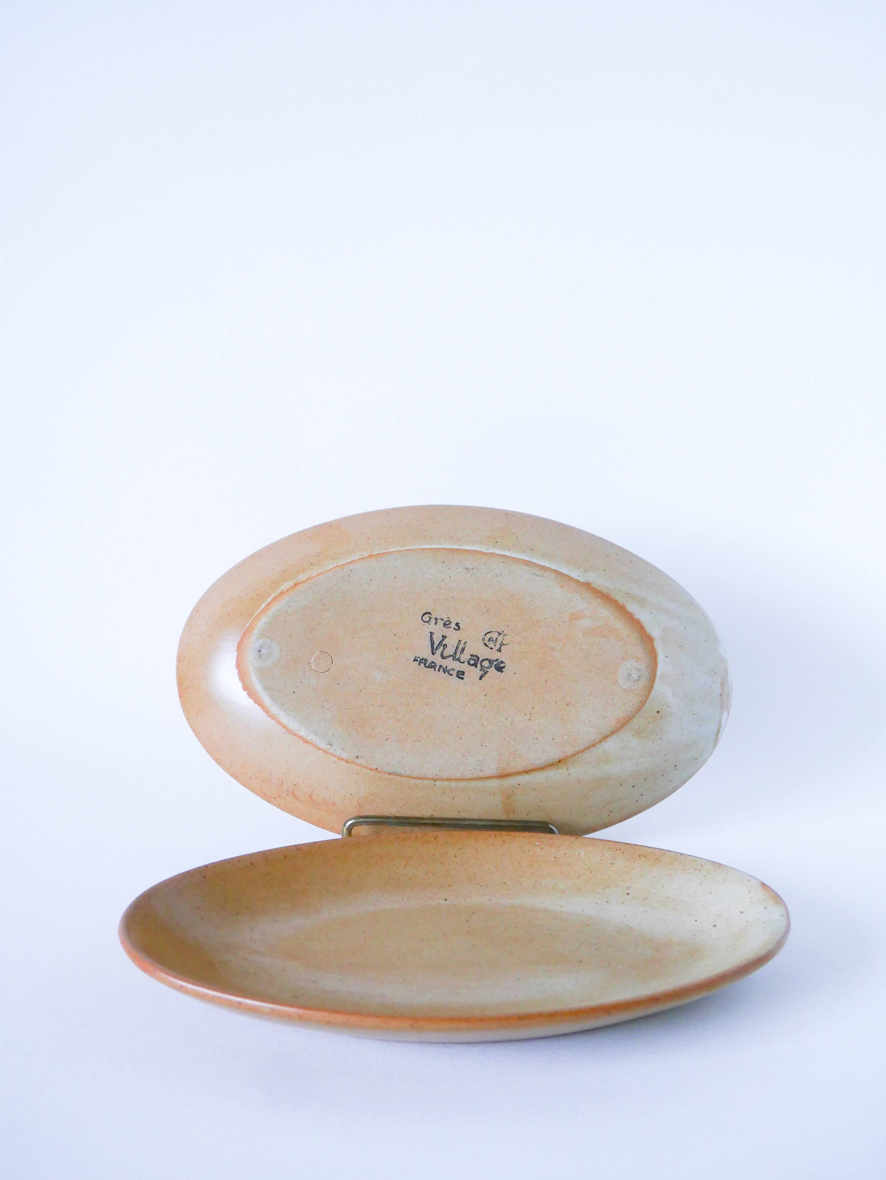 Pair of small oval dishes in stoneware, 1970