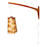 Lampe murale à bras pivotant en teck avec abat-jour en placage de pin par designer inconnu, Suède, années 1960.