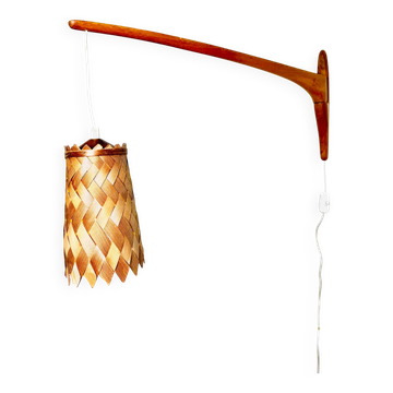 Lampe murale à bras pivotant en teck avec abat-jour en placage de pin par designer inconnu, Suède, années 1960.