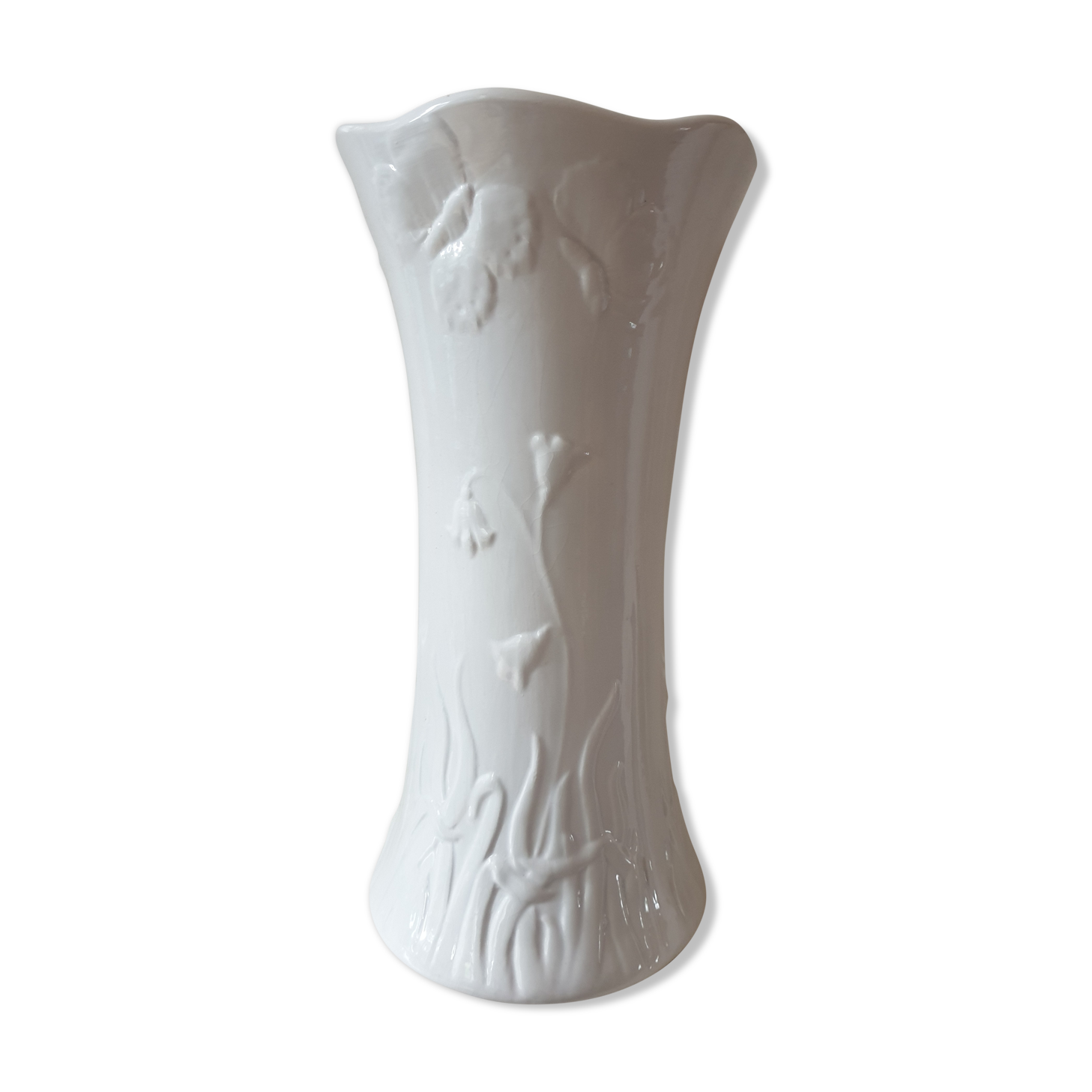 White vase floral pattern