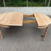 Round extendable dining table Louis Philippe stripped in solid cherry wood 1