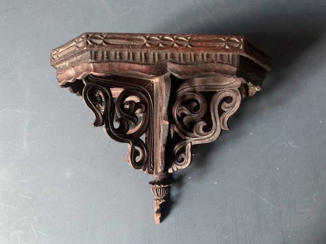 Small old wall console in carved wood, master harness, 19th century
