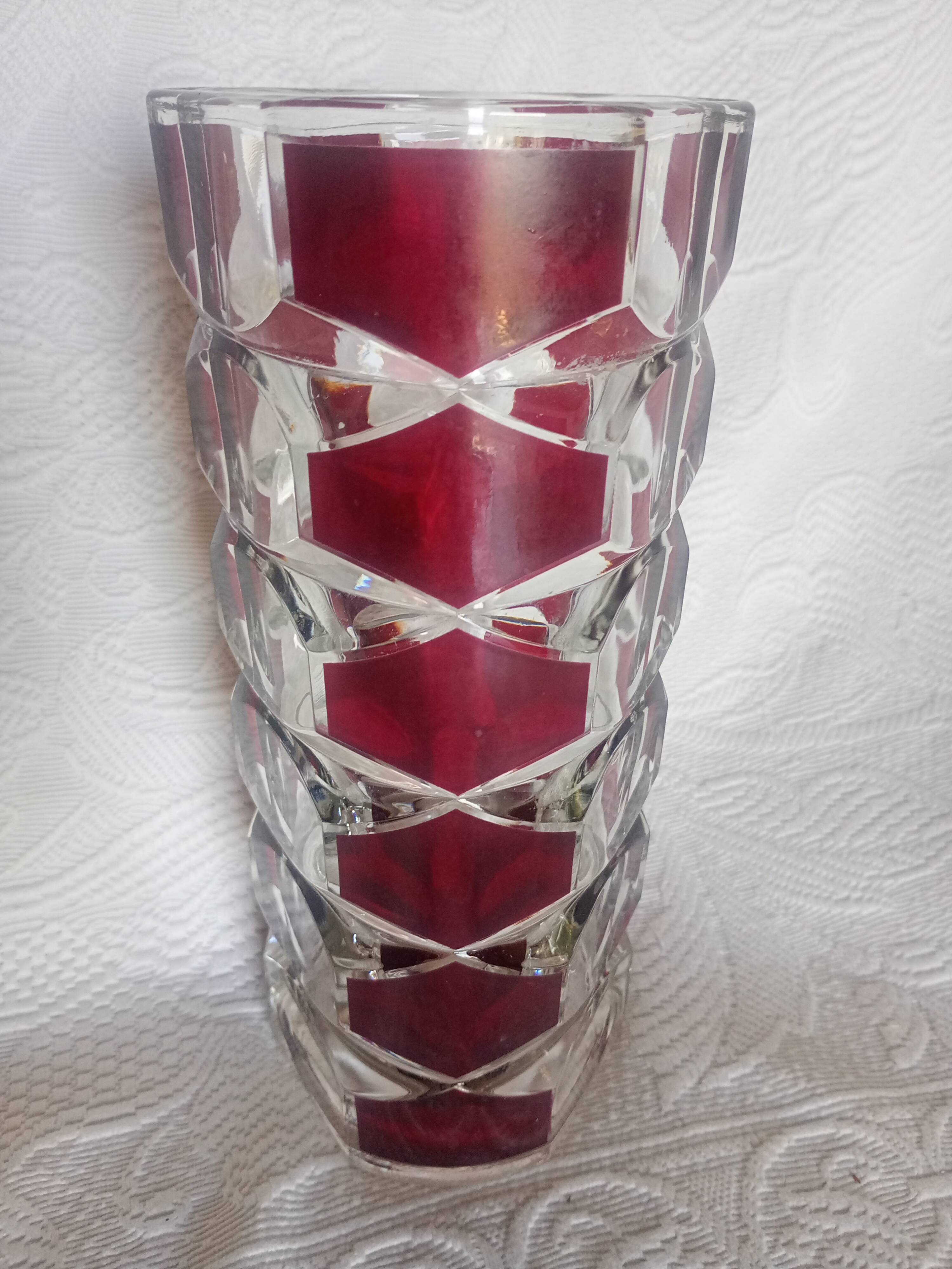 Vase - 3-sided faceted overlay ruby red - 24cm moulded crystal glass
