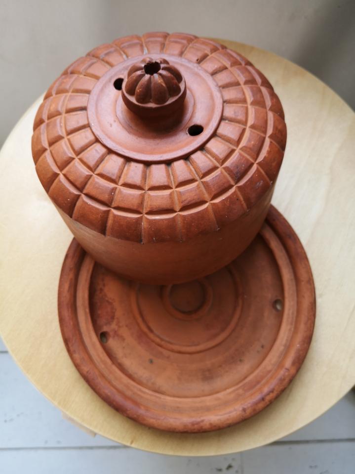 Cheese bell with terracotta plate