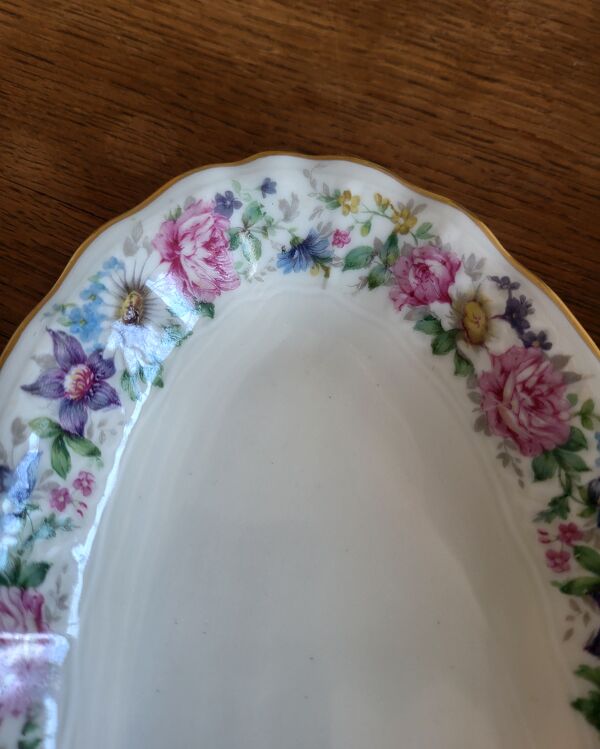 Limoges Bernardaud. Ensemble de 2 Raviers en porcelaine
