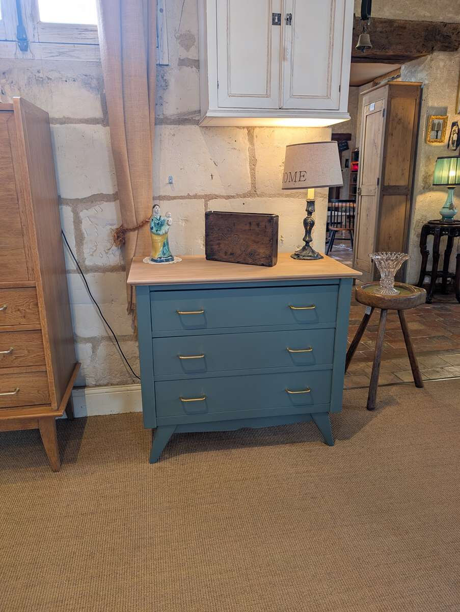 Vintage chest of drawers