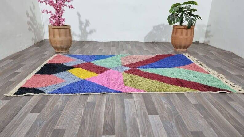 Pure wool rug with traditional coloured patterns, size 1.5/2.5 m.