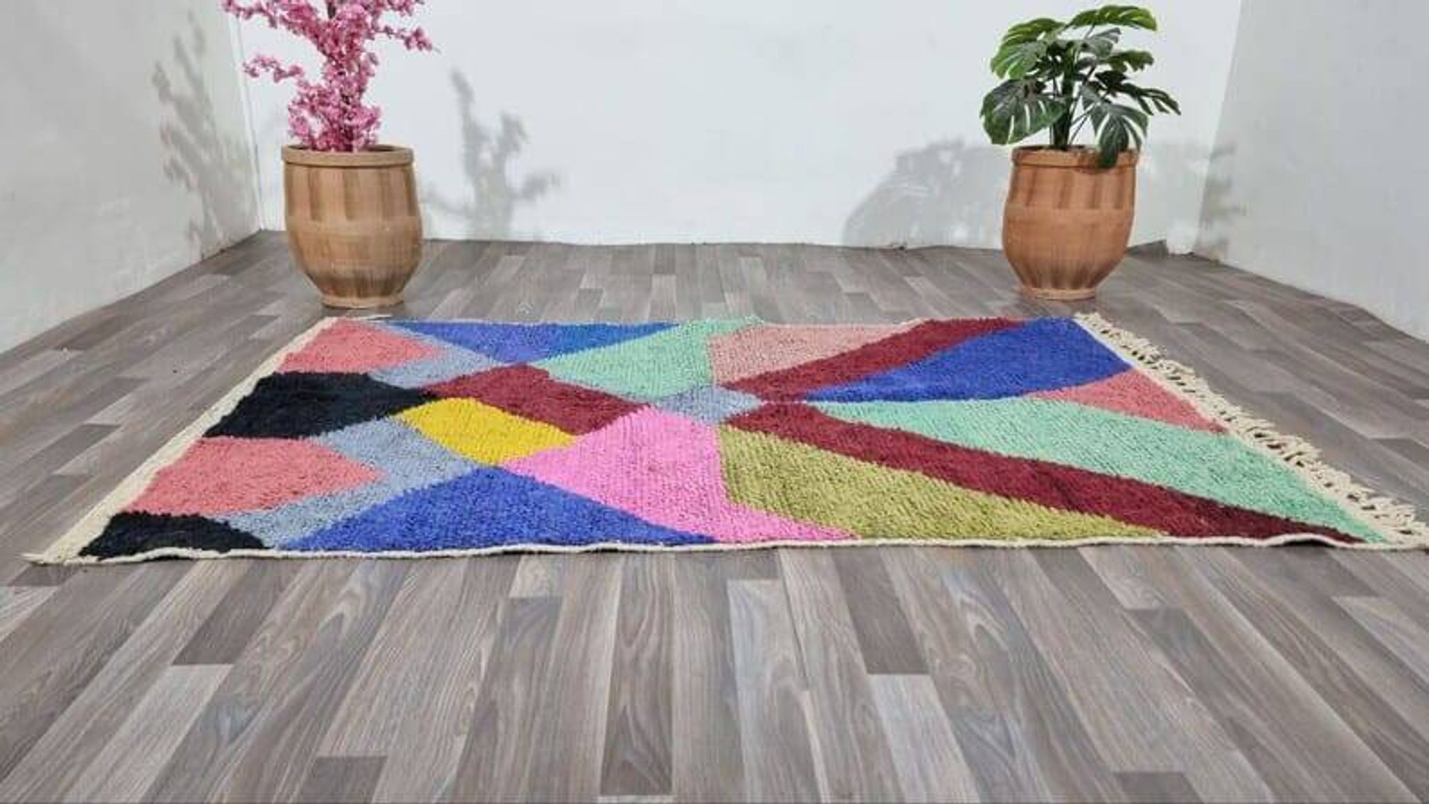 Pure wool rug with traditional coloured patterns, size 1.5/2.5 m.