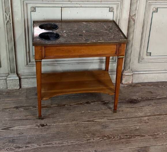 Louis XVI refreshment table in mahogany, brass and marble, 18th century.