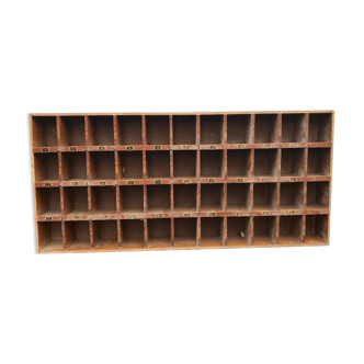 Meuble d'hôtel porte-clés et courriers