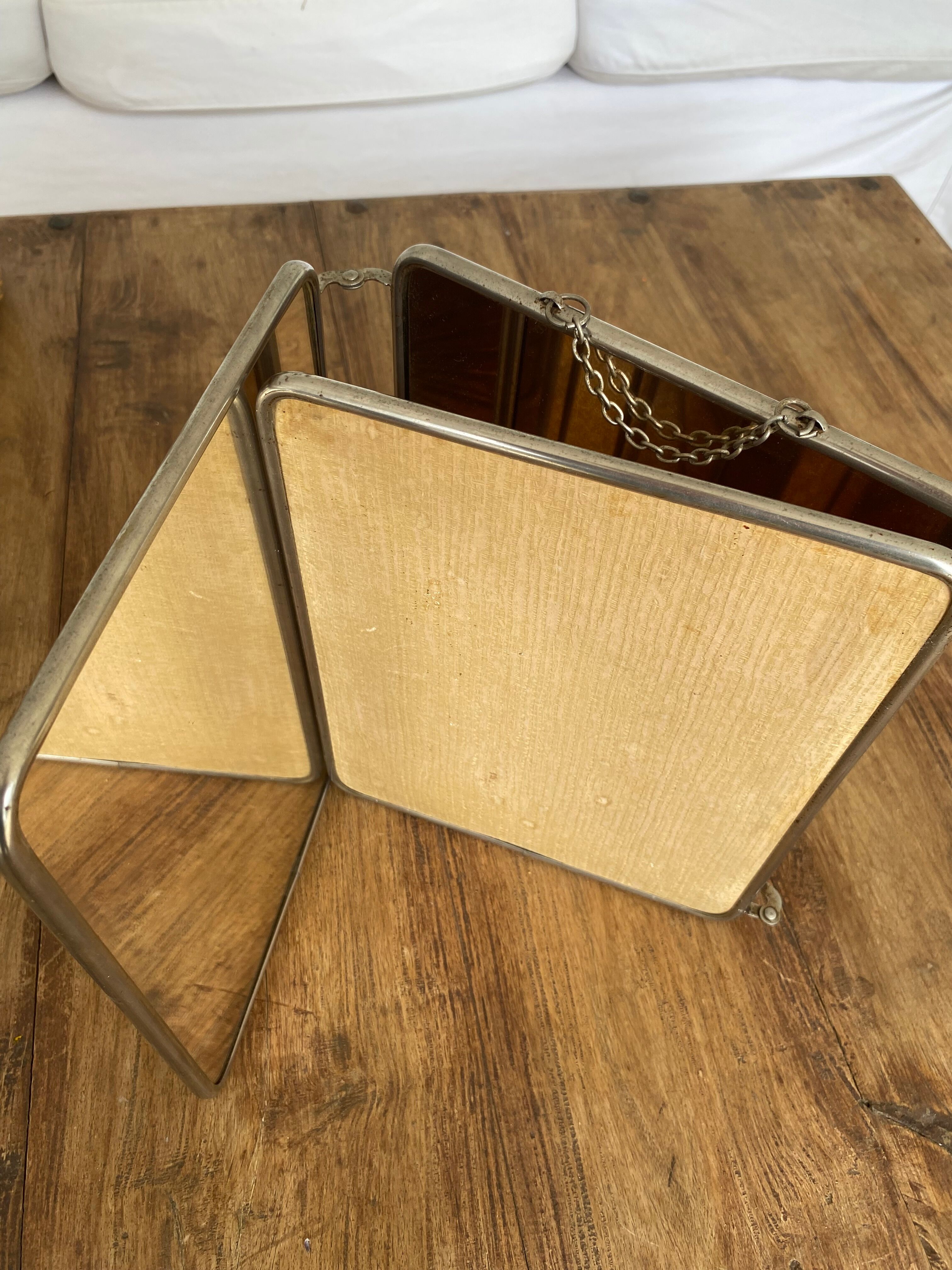 Barber's triptych mirror